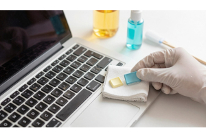 Jak opravit lepivé klávesy na notebooku: průvodce krok za krokem